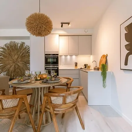 Huswell - Beautiful & Warm With Terrace In Apartment