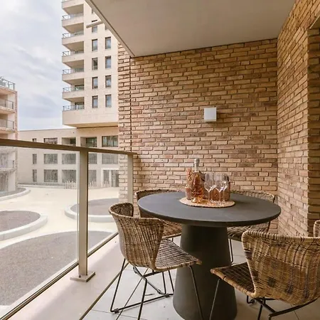 Huswell - Beautiful & Warm With Terrace In *