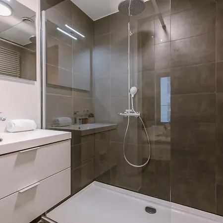 Huswell - Beautiful & Warm With Terrace In Apartment