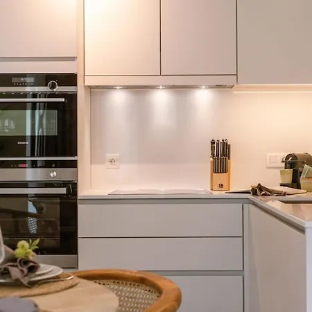 Huswell - Beautiful & Warm With Terrace In