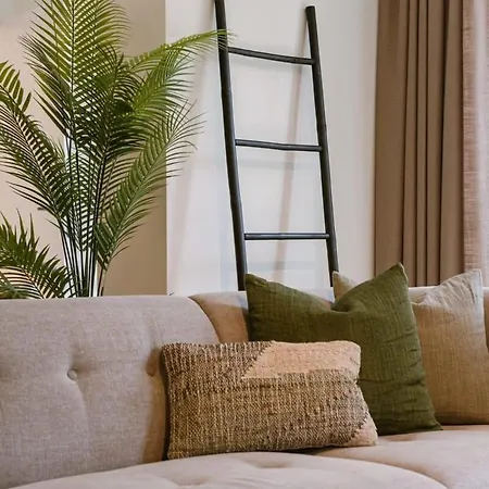 Huswell - Beautiful & Warm With Terrace In Apartment