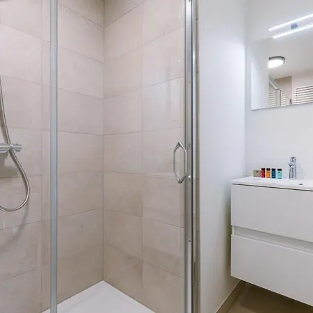 Huswell - Beautiful & Warm With Terrace In Apartment *