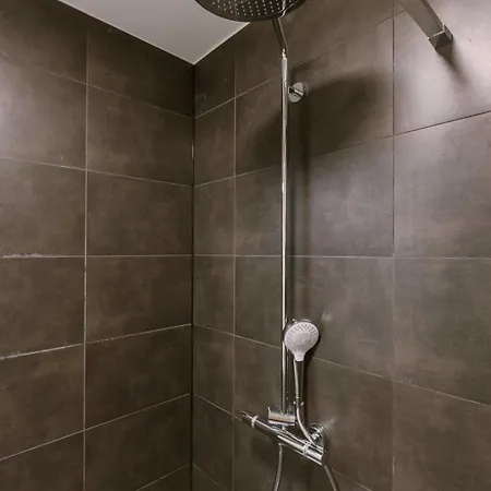 Huswell - Beautiful & Warm With Terrace In Apartment